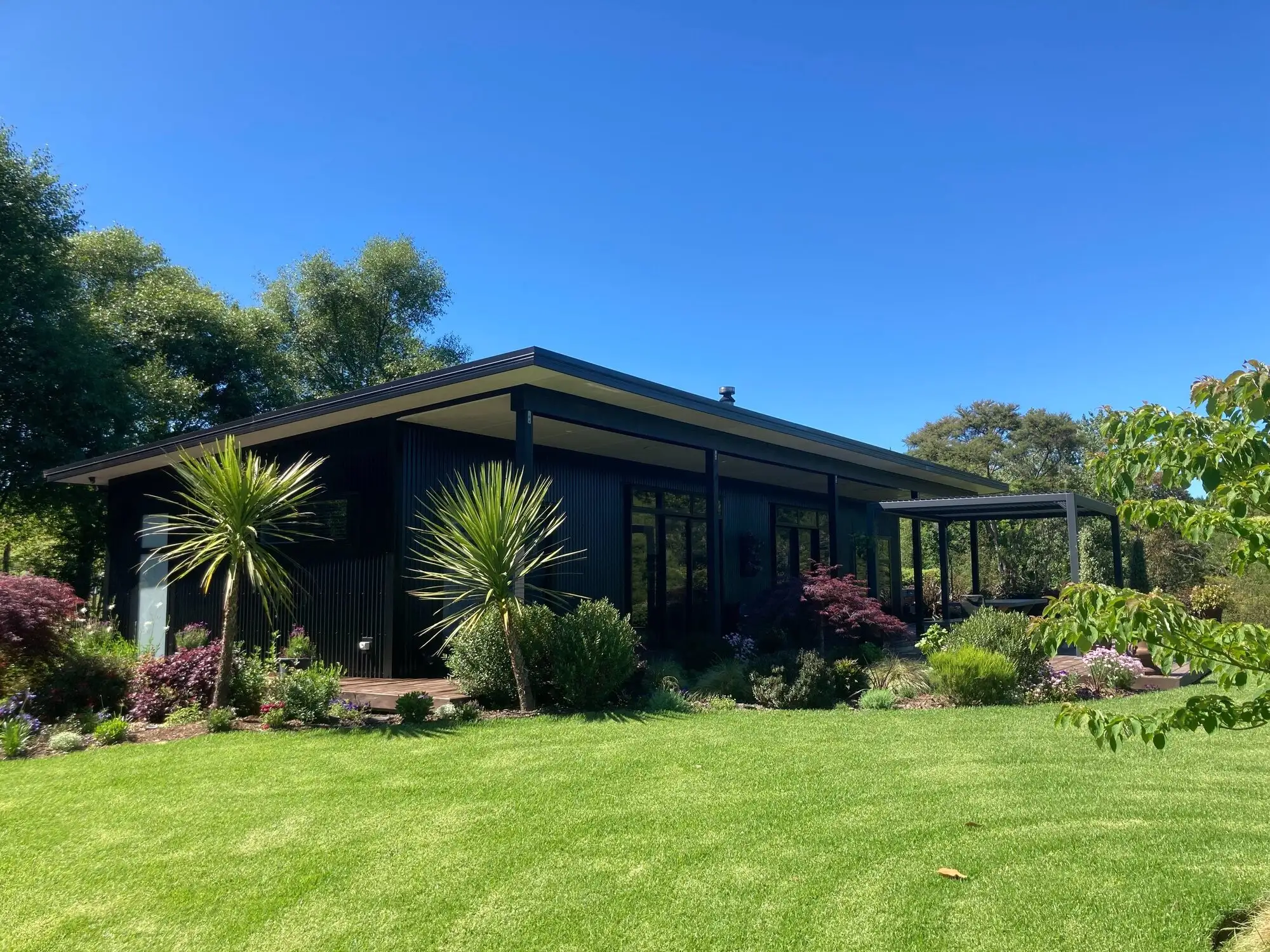 Black architectural house at Katikati after a full exterior repaint by Pail Painting